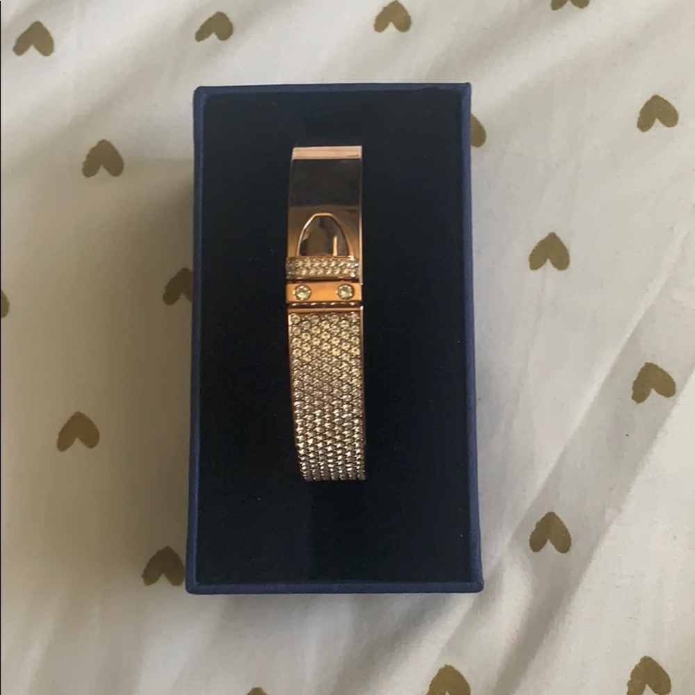 bracelet never worn